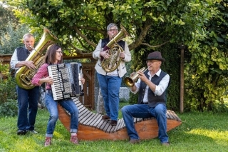 echt un‘ gmiätlich
Karin, Lis, Jürgen und Klaus