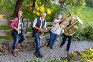 echt un‘ gmiätlich
Karin, Lis, Jürgen und Klaus